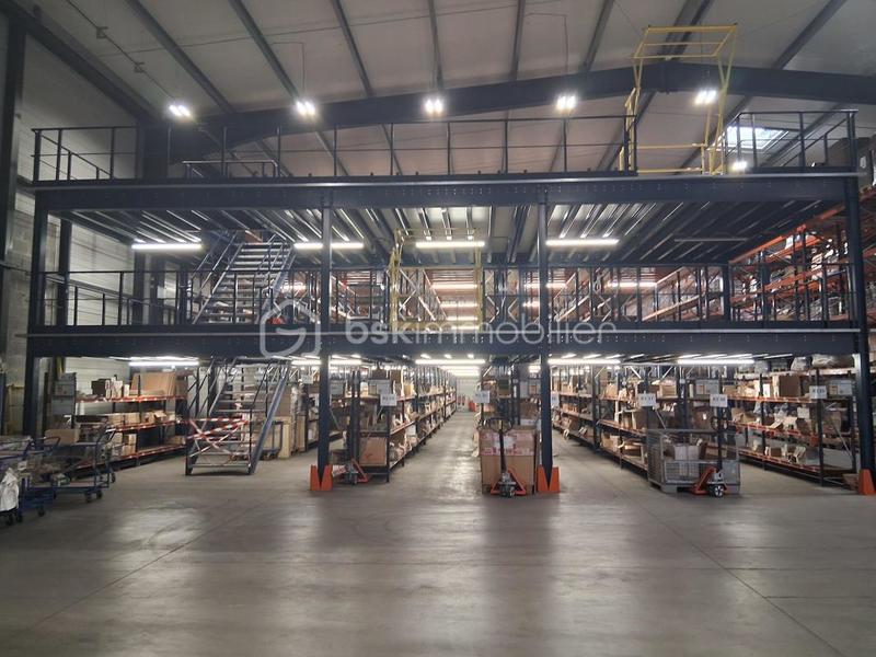 Local commercial - 4 279 m² - 5 pièces