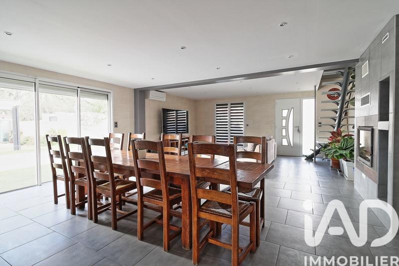 Maison - 195 m² - 7 pièces