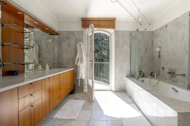 Maison - 263 m² - 7 pièces