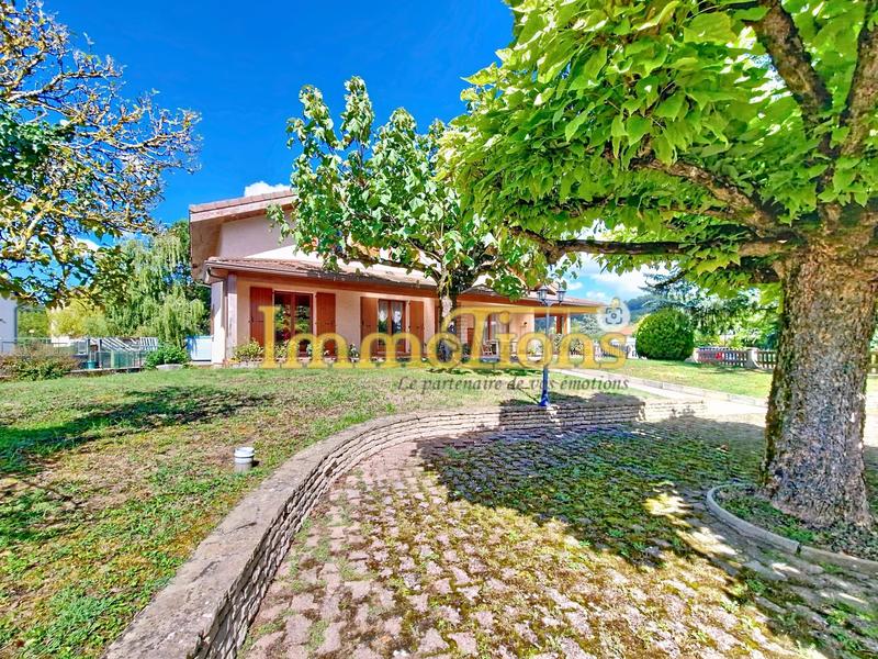 Maison - 231 m² - 9 pièces