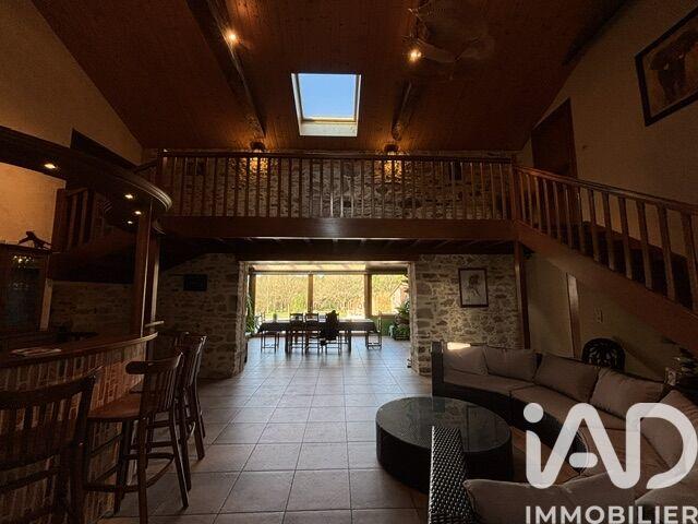 Maison - 416 m² - 13 pièces