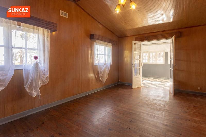 Maison - 220 m² - 7 pièces