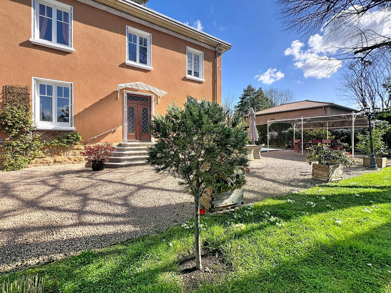 Maison - 196 m² - 8 pièces