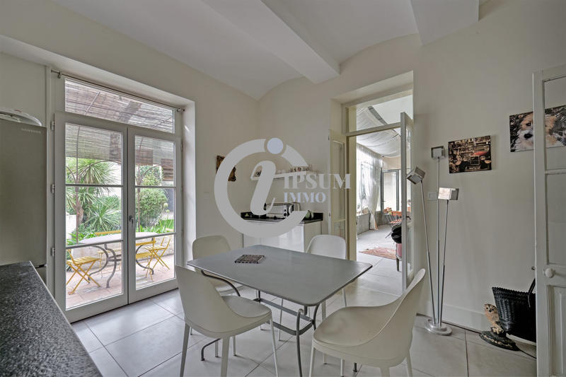 Maison - 303 m² - 6 pièces