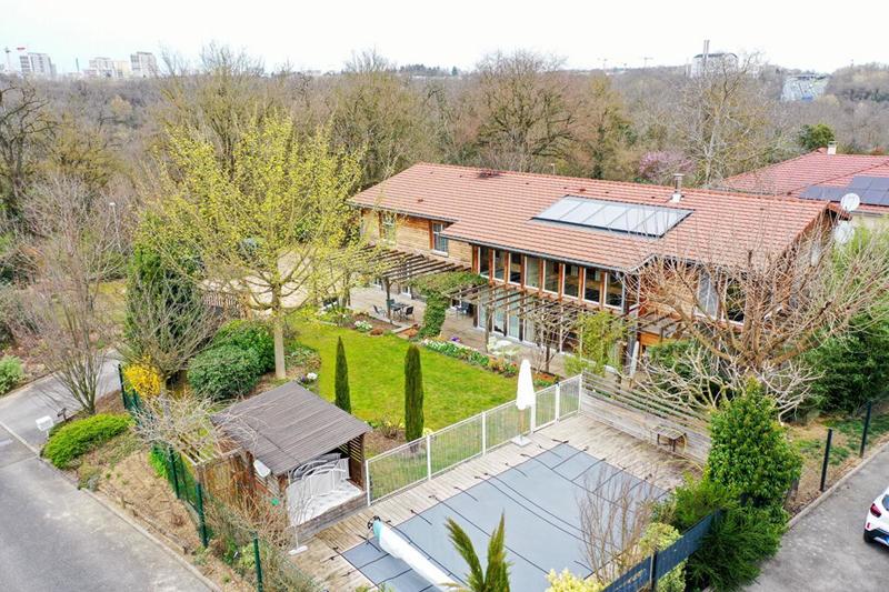 Maison - 312 m² - 10 pièces