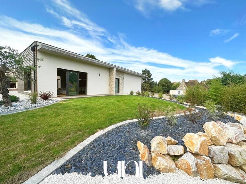 Maison - 300 m² - 6 pièces