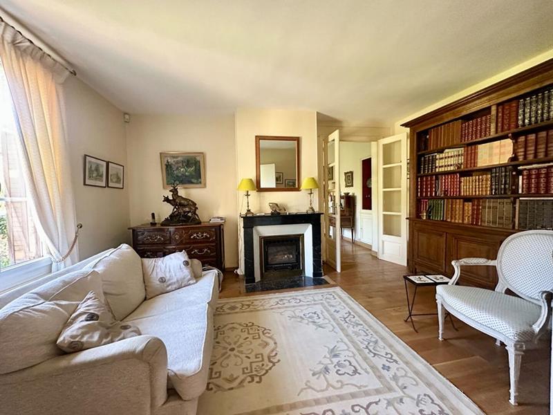 Maison - 207 m² - 9 pièces