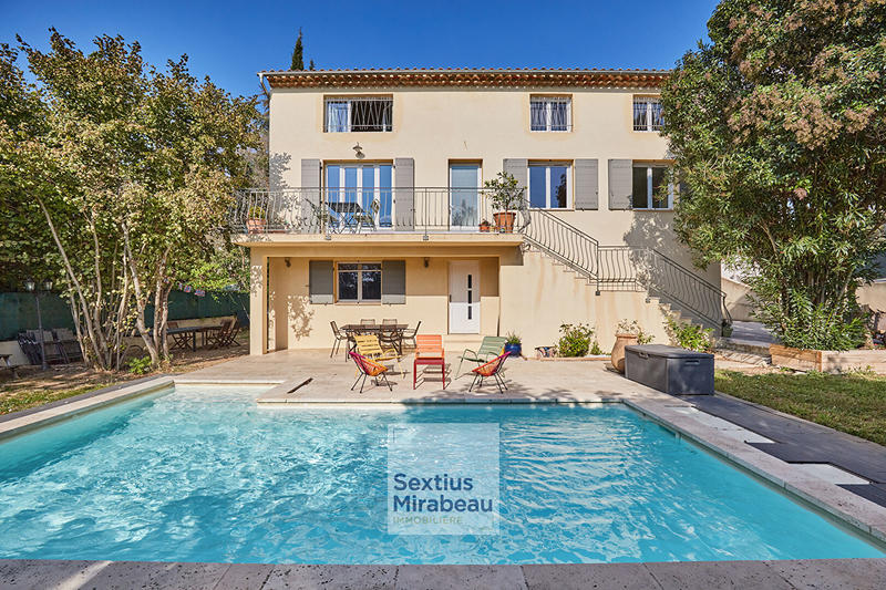 Maison - 245 m² - 9 pièces