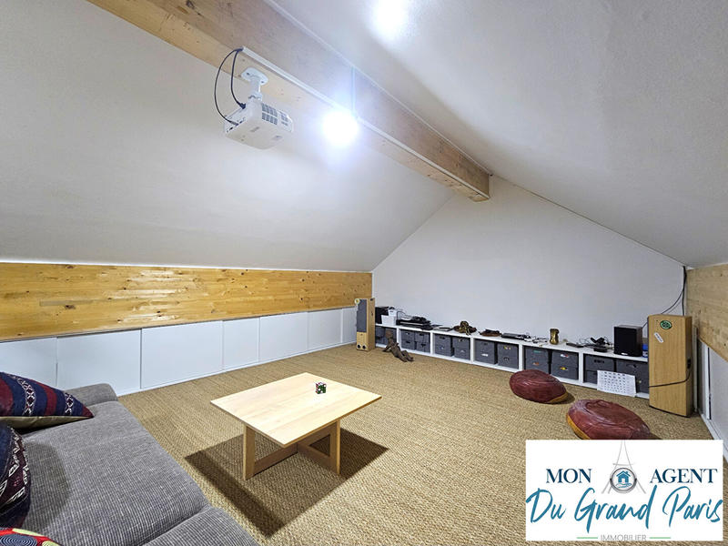 Maison - 230 m² - 8 pièces