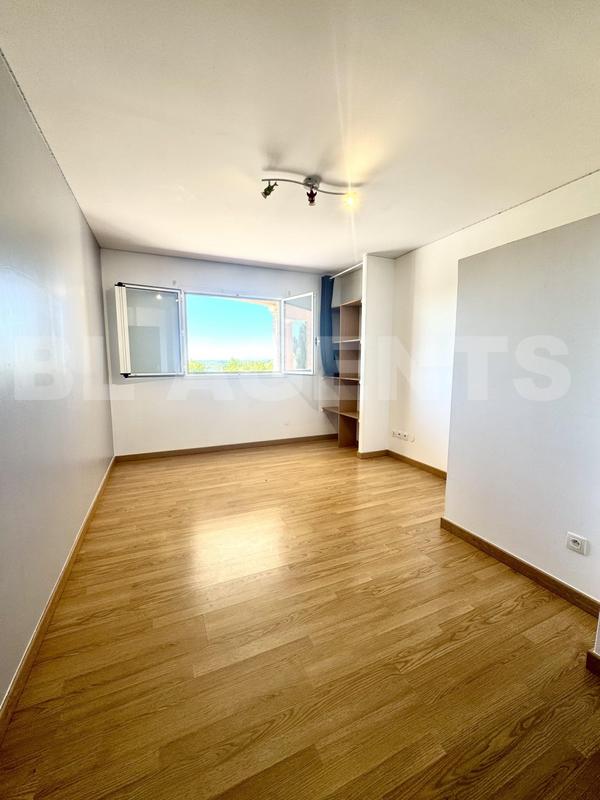 Propriété - 214 m² - 8 pièces