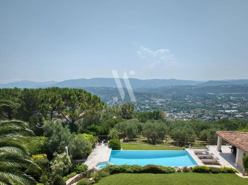 Propriété - 230 m² - 6 pièces