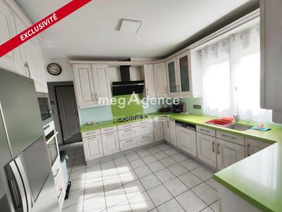 Maison traditionnelle - 160 m² - 6 pièces