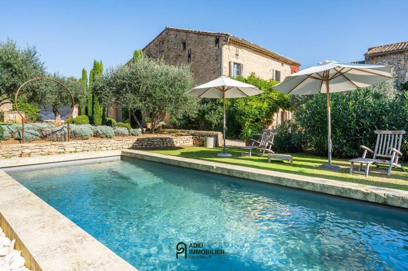 Mas - 250 m² - 10 pièces