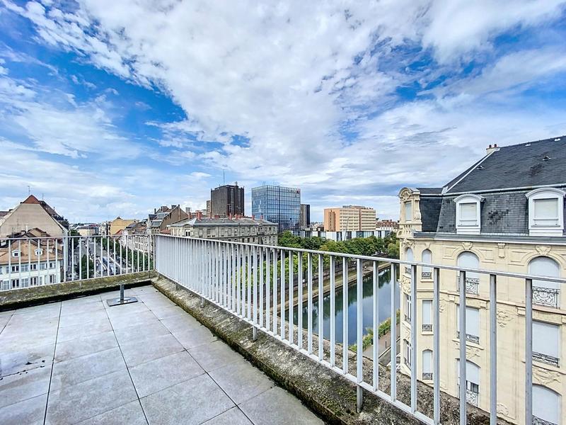 Loft - 97 m² - 6 pièces