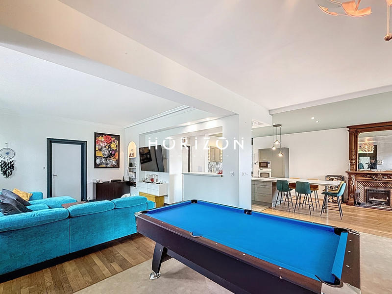 Maison - 202 m² - 7 pièces