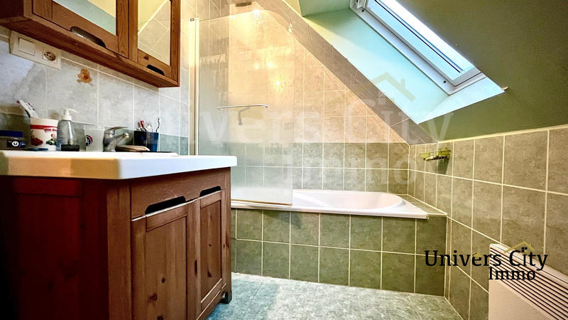 Maison traditionnelle - 126 m² - 8 pièces