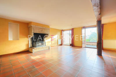 Maison - 375 m² - 10 pièces