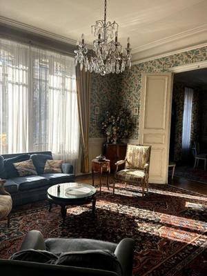 Appartement - 144 m² - 8 pièces