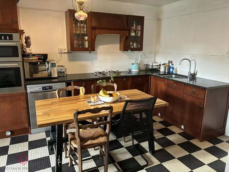 Maison de village - 544 m² - 8 pièces