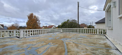 Maison - 242 m² - 6 pièces