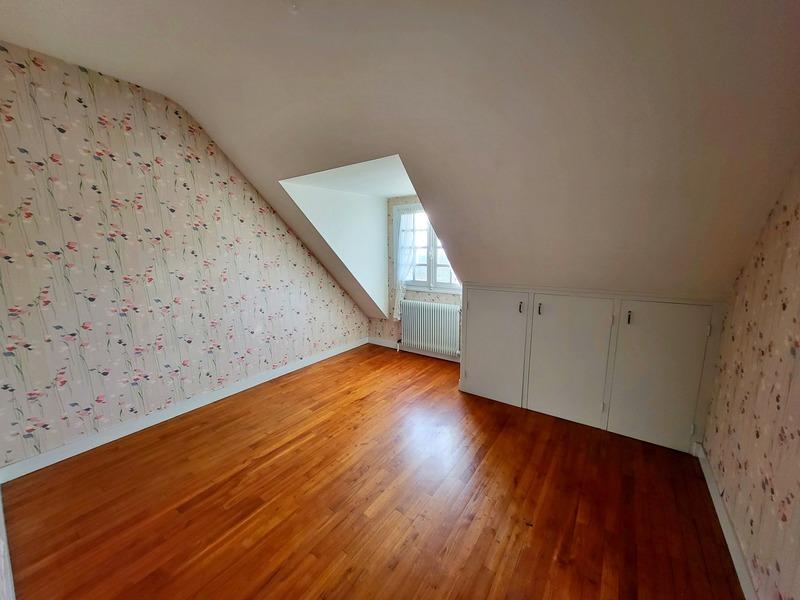 Maison - 138 m² - 9 pièces