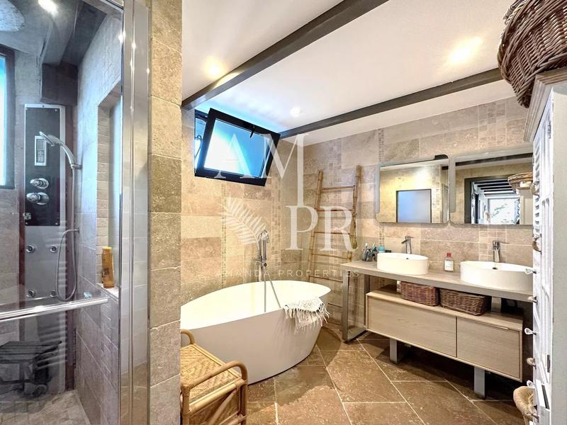 Villa - 210 m² - 7 pièces