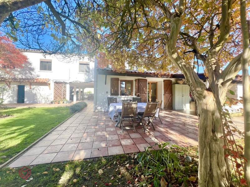 Maison chambre d'hôtes - 202 m² - 7 pièces