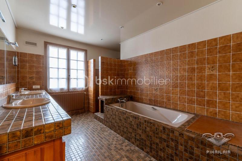 Maison traditionnelle - 163 m² - 6 pièces