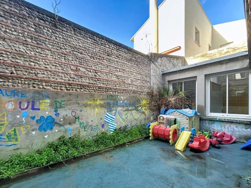 Local d'activité / Entrepôt - 198 m²