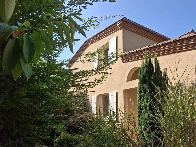 Maison - 182 m² - 10 pièces