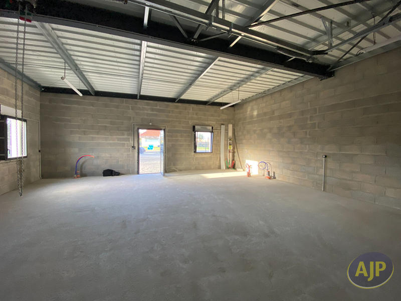 Local d'activité / Entrepôt - 100 m²