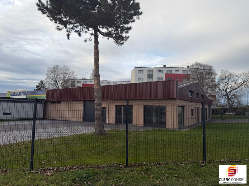 Local d'activités - 221 m²
