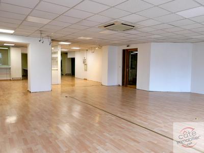 Local d'activités - 561 m²