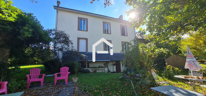 Maison - 280 m² - 10 pièces