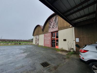 Entrepôt - 1 600 m²