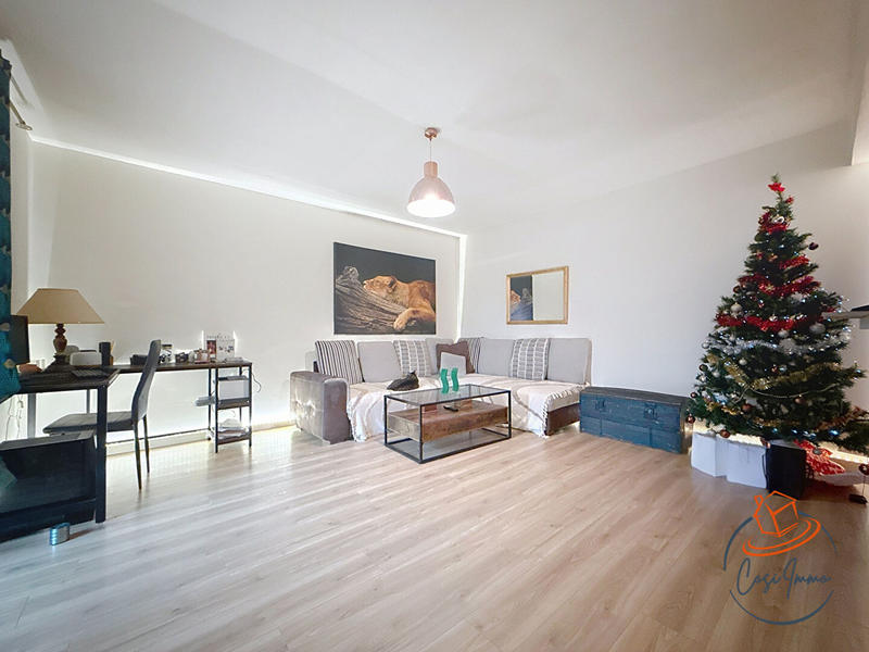 Maison - 205 m² - 7 pièces