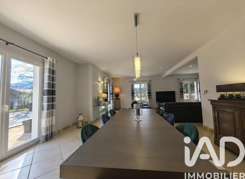 Maison - 224 m² - 8 pièces