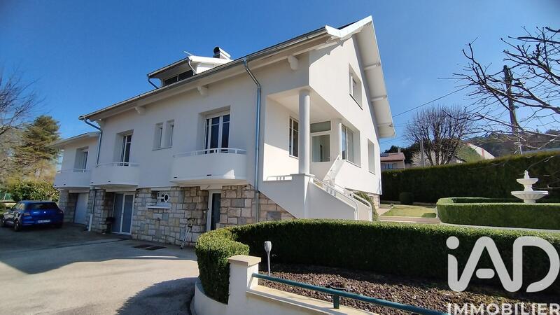 Maison - 284 m² - 9 pièces
