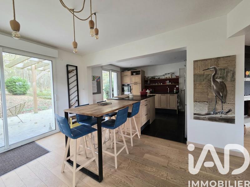 Maison - 210 m² - 8 pièces