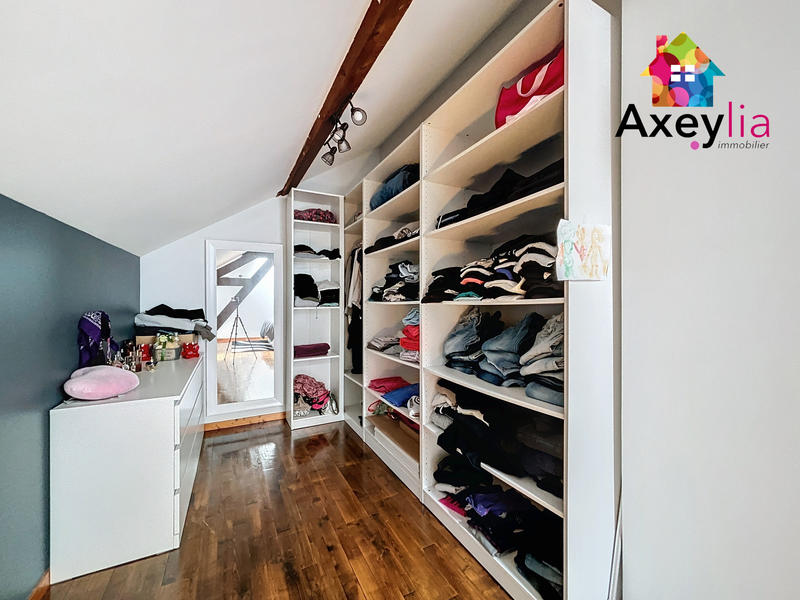 Maison - 240 m² - 8 pièces