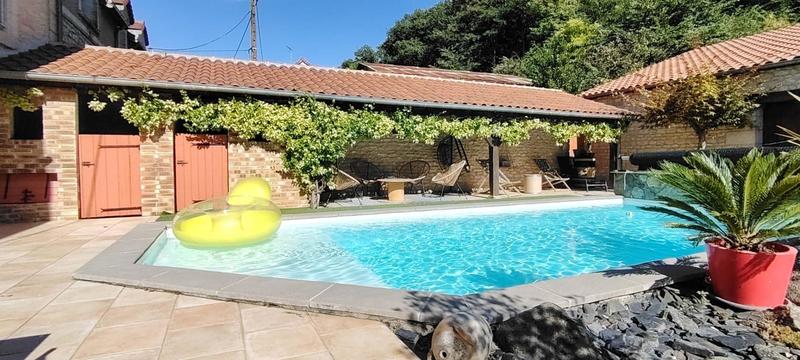 Maison - 230 m² - 5 pièces