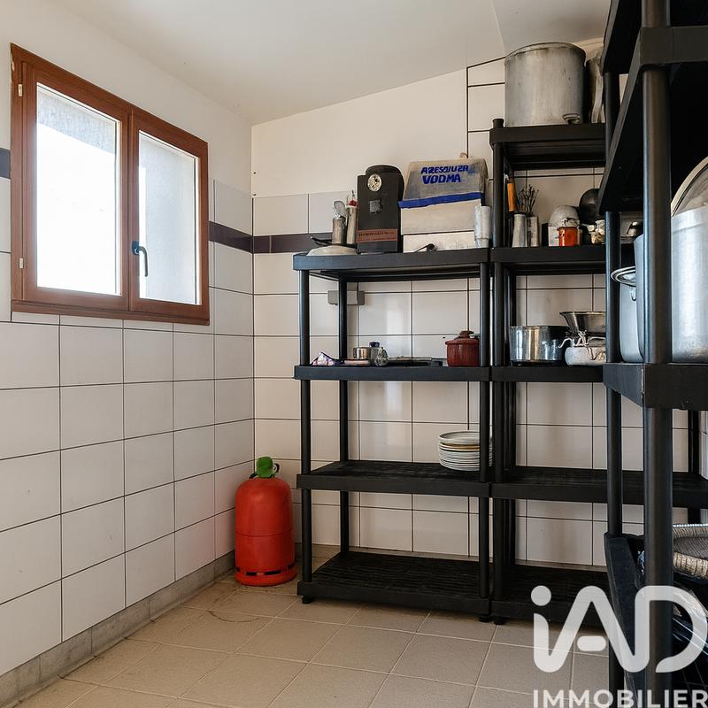 Maison - 930 m² - 4 pièces