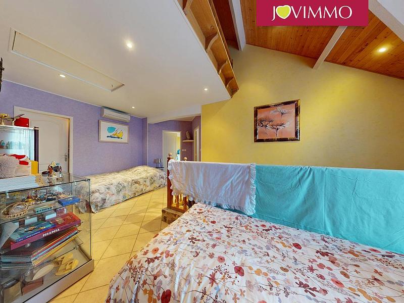 Maison - 260 m² - 9 pièces