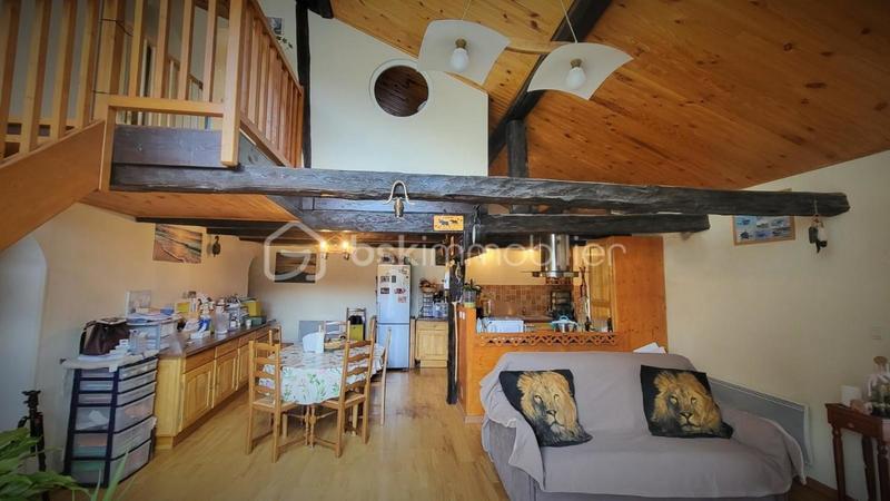 Maison traditionnelle - 275 m² - 12 pièces