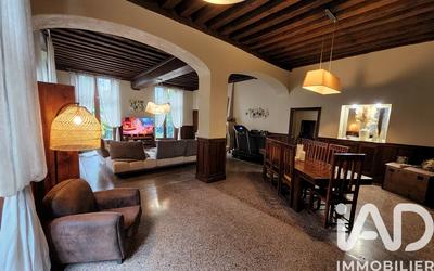 Maison - 313 m² - 10 pièces