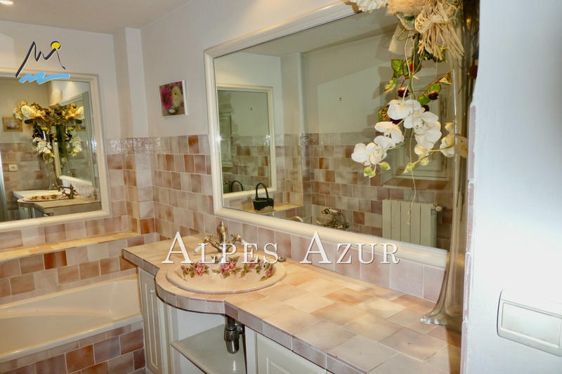 Villa - 251 m² - 5 pièces