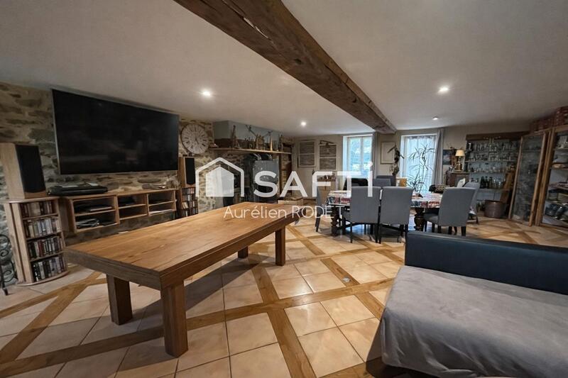 Maison - 302 m² - 8 pièces