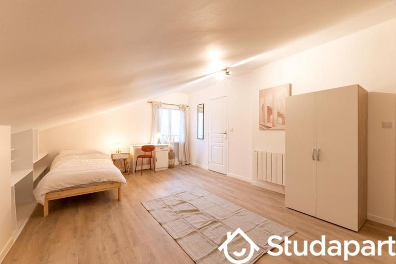 Chambre - 10 m² - 1 pièce