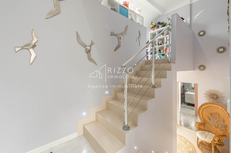 Maison - 242 m² - 8 pièces