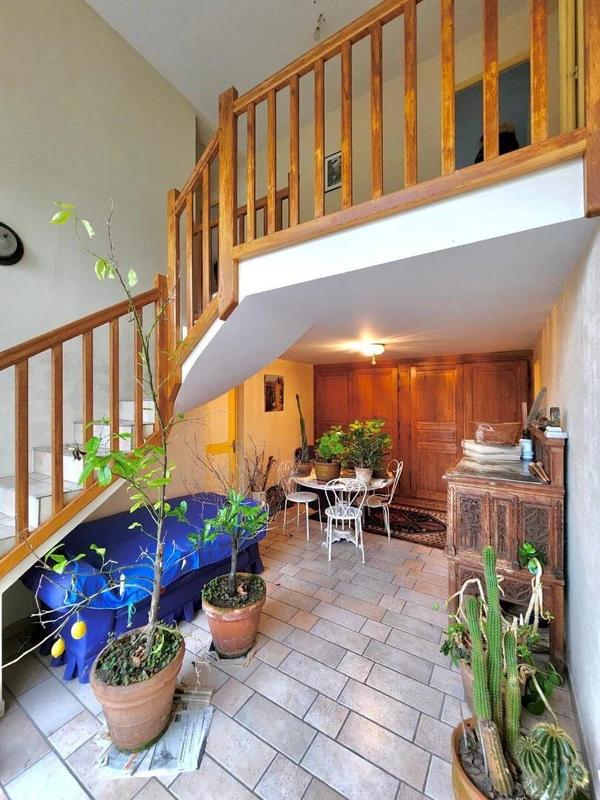 Maison - 280 m² - 11 pièces